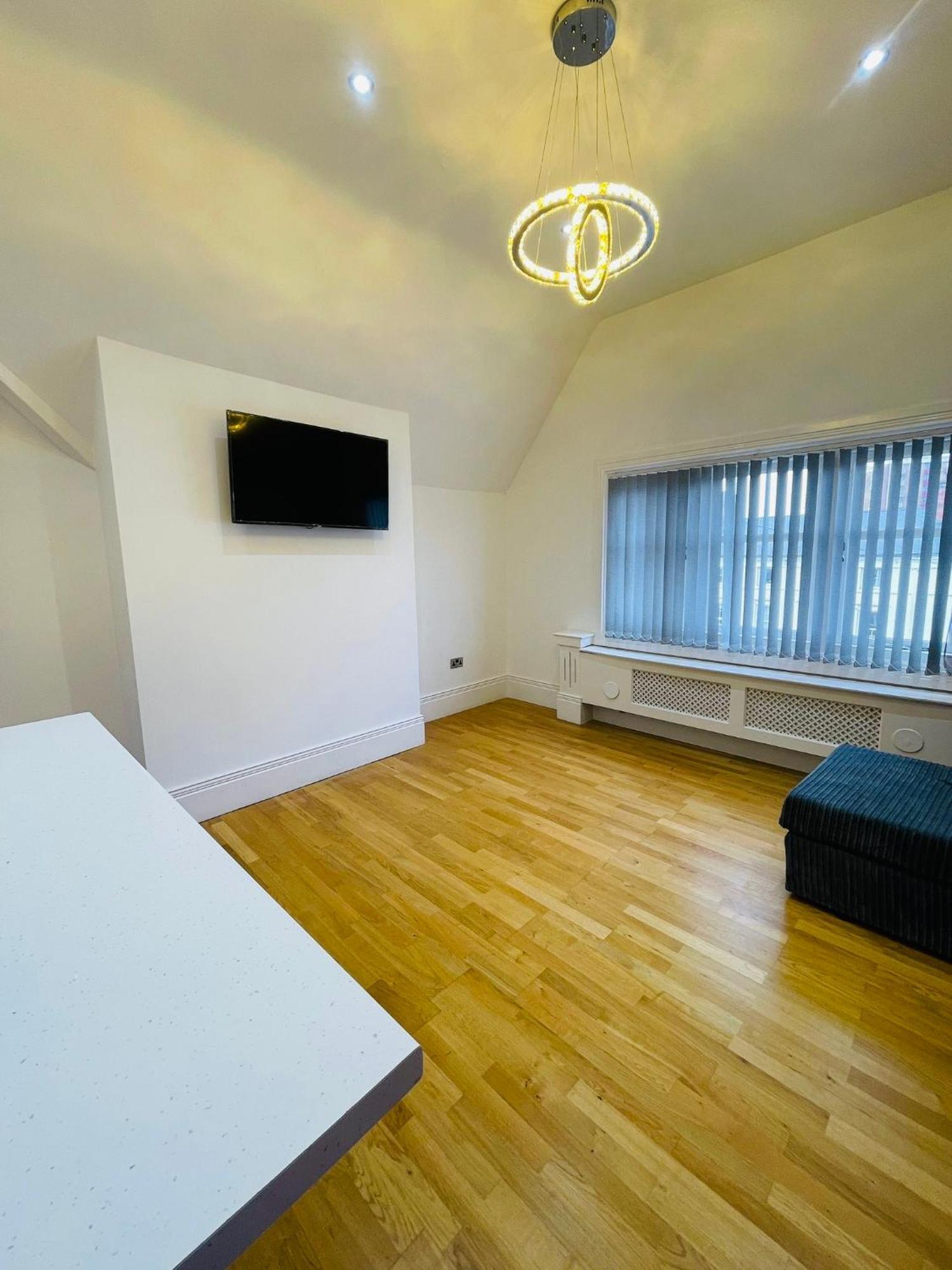 Vip Penthouse Own Bathroom One Bedroom On Wolverhampton