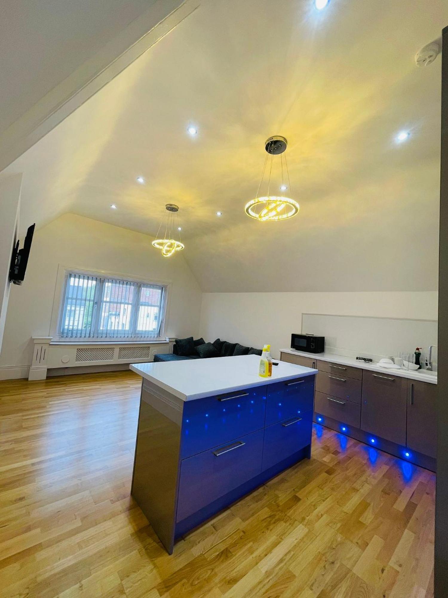 Vip Penthouse Own Bathroom One Bedroom On Homestay *